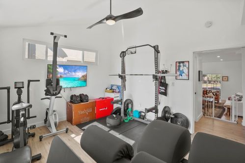 15751 Morrison St, Van Nuys CA  91436-1543 exterior