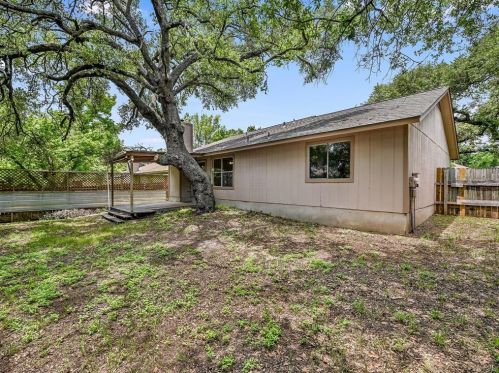 8903 Curlew Dr, Austin TX  78748-5129 exterior