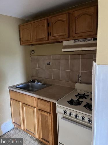 113 63rd St, Philadelphia PA 19151-3208 exterior