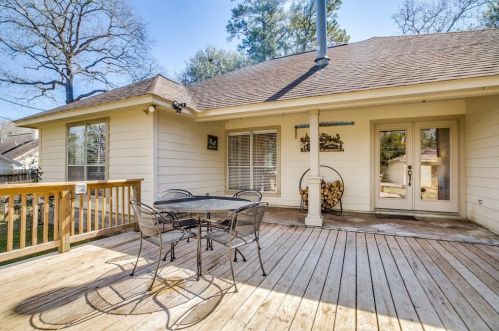 2433 Coachlight Ln, Conroe TX  exterior