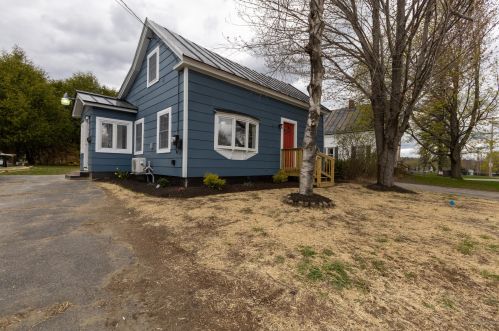 15 Maple St, Fairfield, ME 04937-1435