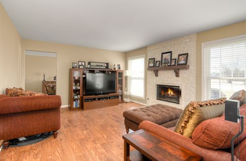 1198 Knollwood Dr, Carol Stream IL  60188-2943 exterior