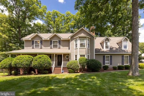 4 Pickering Rd, Fredericksburg, VA 22405-2967