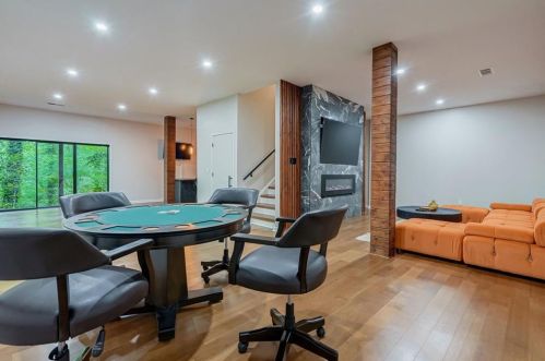 620 Colebrook Ct, Atlanta GA  30327-4710 exterior