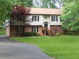 405 William Penn Dr, Forest, VA 24551-1229