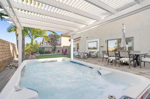 1938 White Birch Dr, Vista CA  92081-7316 exterior