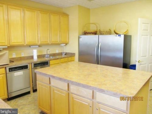 141 Meadowlark Dr, Trenton NJ  08690-3547 exterior