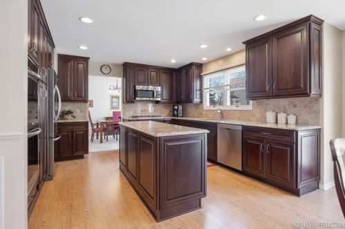 1012 Brewer Ct, Barrington Hills, IL 60118