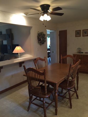 975 Walnut St, Breese, IL 62230-1138