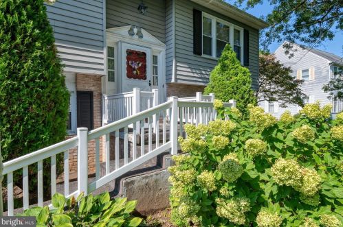 1883 Manchester Ln, Lancaster PA  17601-6210 exterior