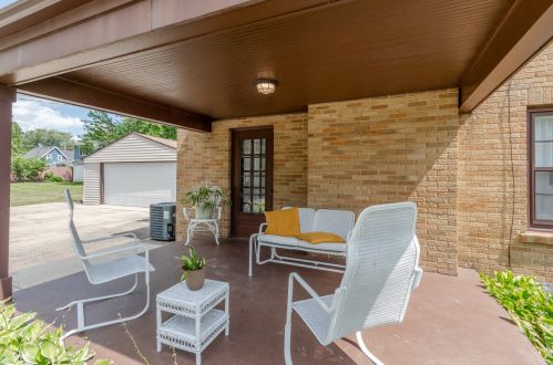 121 Home St, Sycamore IL  60178-2205 exterior