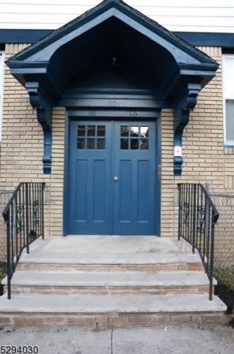 66 Halstead St, Newark, NJ 07106-4139
