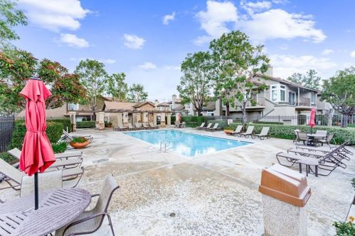 537 Hollydale Ln, Anaheim CA  92808-1931 exterior