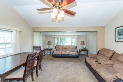 30 Fords Ct, Parsippany, NJ 07054-3617