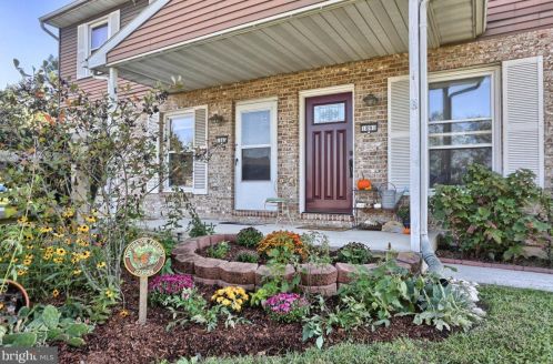 1891 Esther Dr, Carlisle PA  17013-1086 exterior