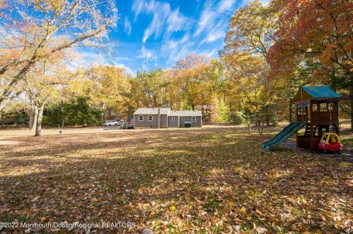 18 Francis Mills Rd, East Freehold NJ  07728-7944 exterior