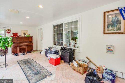 303 Greenwood Dr, Fredericksburg, VA 22405-3129