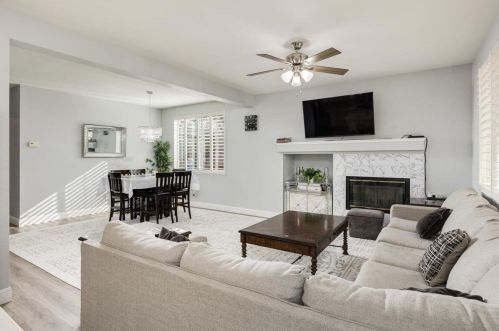 8982 Springhurst Dr, Elk Grove CA  95624-3220 exterior