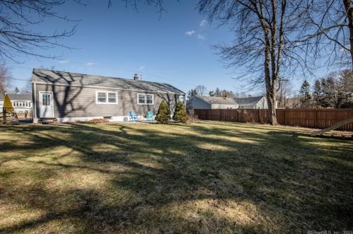 26 Sunrise Cir, Wallingford CT  06492-3225 exterior