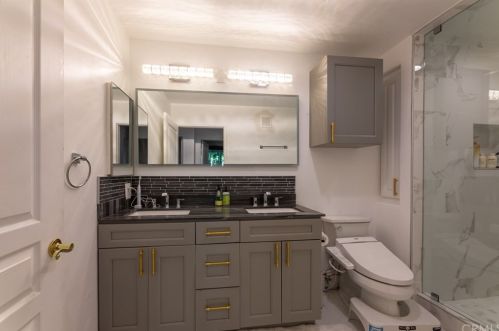 2156 Watermarke Pl, Irvine CA  92612-7691 exterior