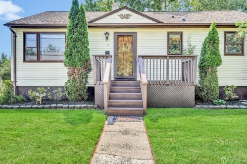 5 Emma Pl, Piscataway, NJ 08854-3209