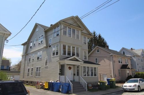 43 Earl St, Waterbury, CT 06710-1735