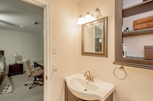 244 Bastrop St, Angleton TX 77515-4106 exterior