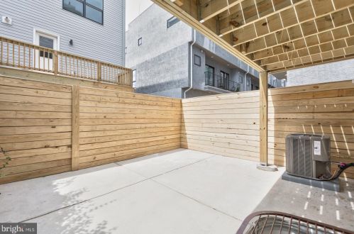 1322 Hope St, Philadelphia PA 19122-4611 exterior