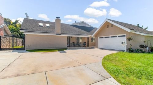 11142 Martha Ann Dr, Los Alamitos, CA 90720-2916