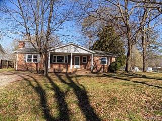 16111 Gary Ave, Chester VA  23831-7406 exterior