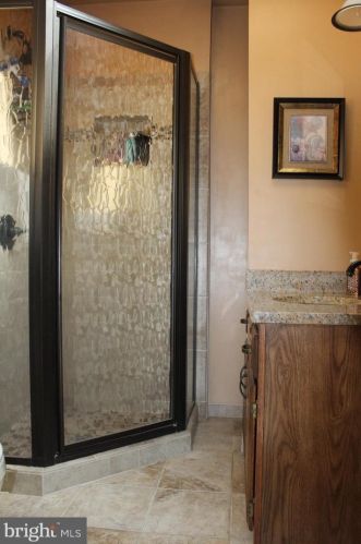 2482 Creek View Dr, Lancaster PA  17602-1451 exterior