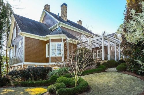 10 Highland Valley Ct, Atlanta GA  30327-4880 exterior