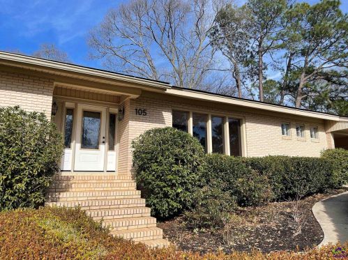 105 Woodland Dr, Warner Robins GA  31088-3847 exterior