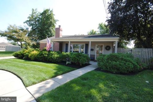 8 Johnson Pl, Beverly, NJ 08010-2010