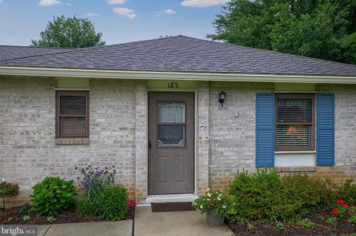 185 Valleybrook Dr, Lancaster PA  17601-4620 exterior