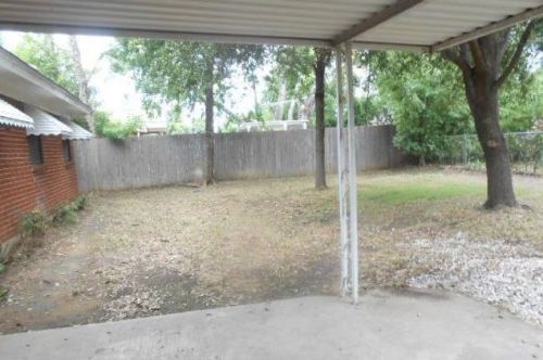 1608 Mims St, Fort Worth TX  76112-3458 exterior