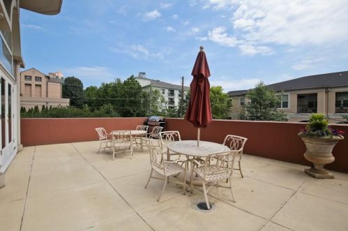 3435 Kingsboro Rd, Atlanta GA  30326-1344 exterior