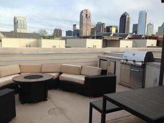 2419 Worthington St, Dallas TX  75204-2513 exterior