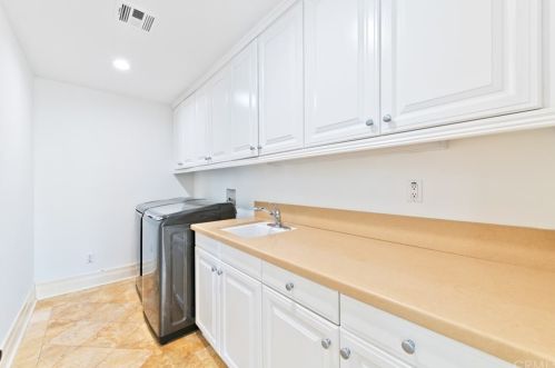 25 Blue Smt, Irvine CA  92603-0168 exterior