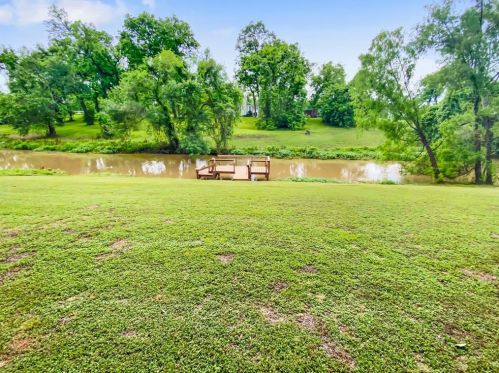 221 Pecan Est Rd, Angleton TX 77515-8463 exterior