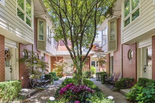 1881 Poe St, Chicago, IL 60614-4486