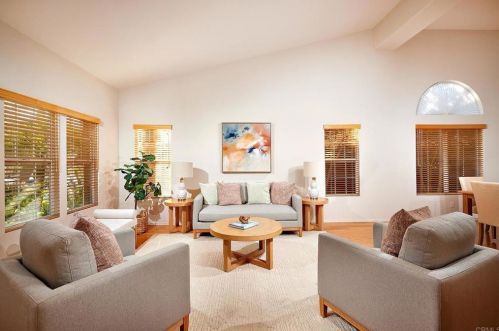 5233 Candlelight St, Oceanside, CA 92056-7274