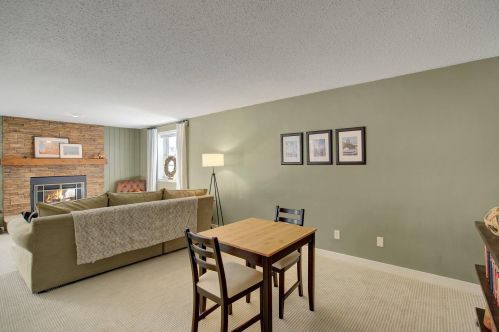 302 Cimarron Rd, Saint Paul MN  55124-9751 exterior