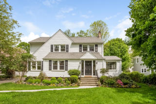 13 Oakshade Ave, Tokeneke, CT 06820-3712