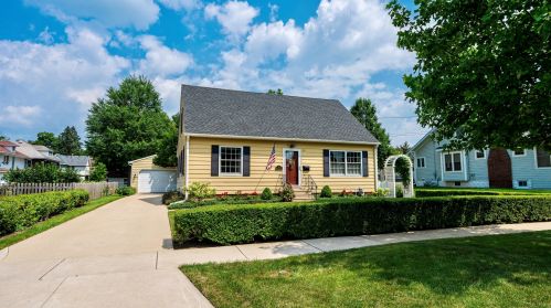 211 Turner Pl, Sycamore IL  60178-2563 exterior