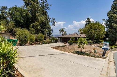 2435 Vista Madera Way, El Cajon, CA 92019-3580