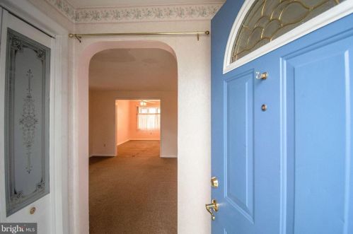 9215 Ditman St, Philadelphia, PA 19114-3916