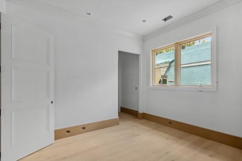 2884 Arden Rd, Atlanta GA  30305-1914 exterior