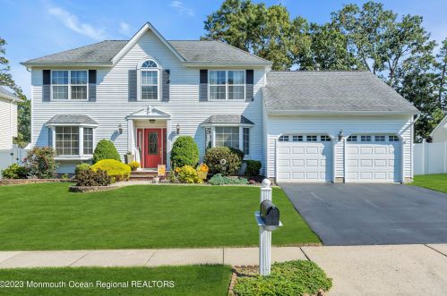 14 Cambridge Dr, Wall Township, NJ 07731-2955