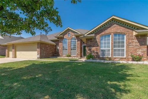 11821 3rd St, Yukon, OK 73099-7103